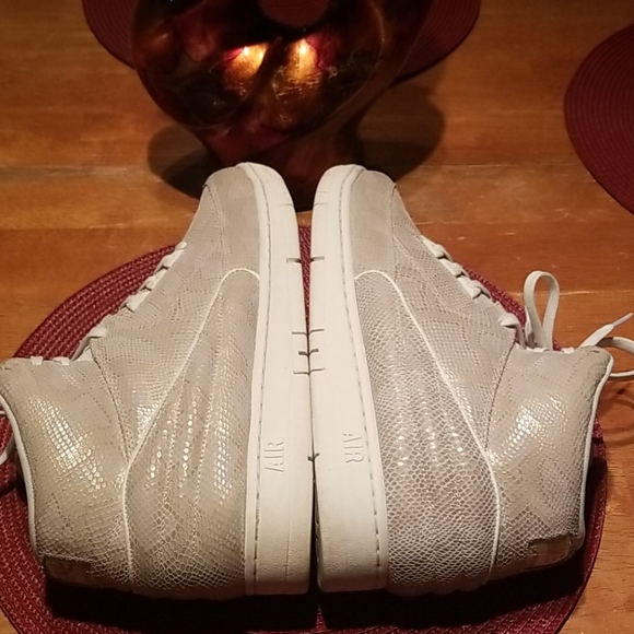 Nike Air Python. Size 11 - Picture 9 of 14